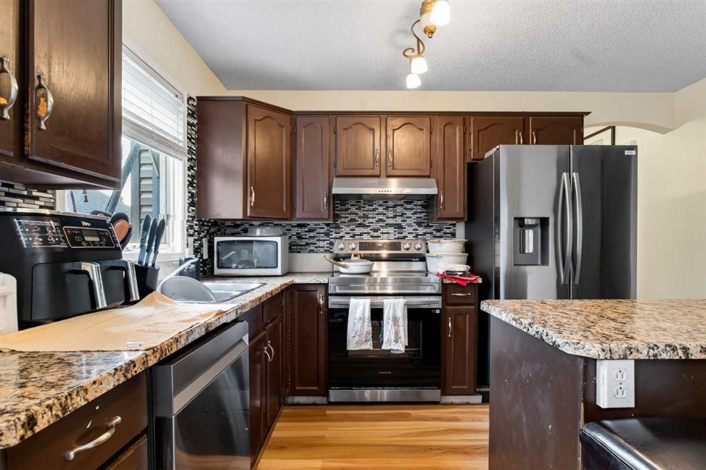 403 Shawinigan Drive Sw, Calgary, AB - Indoor Photo Showing Kitchen With Stainless Steel Kitchen With Upgraded Kitchen