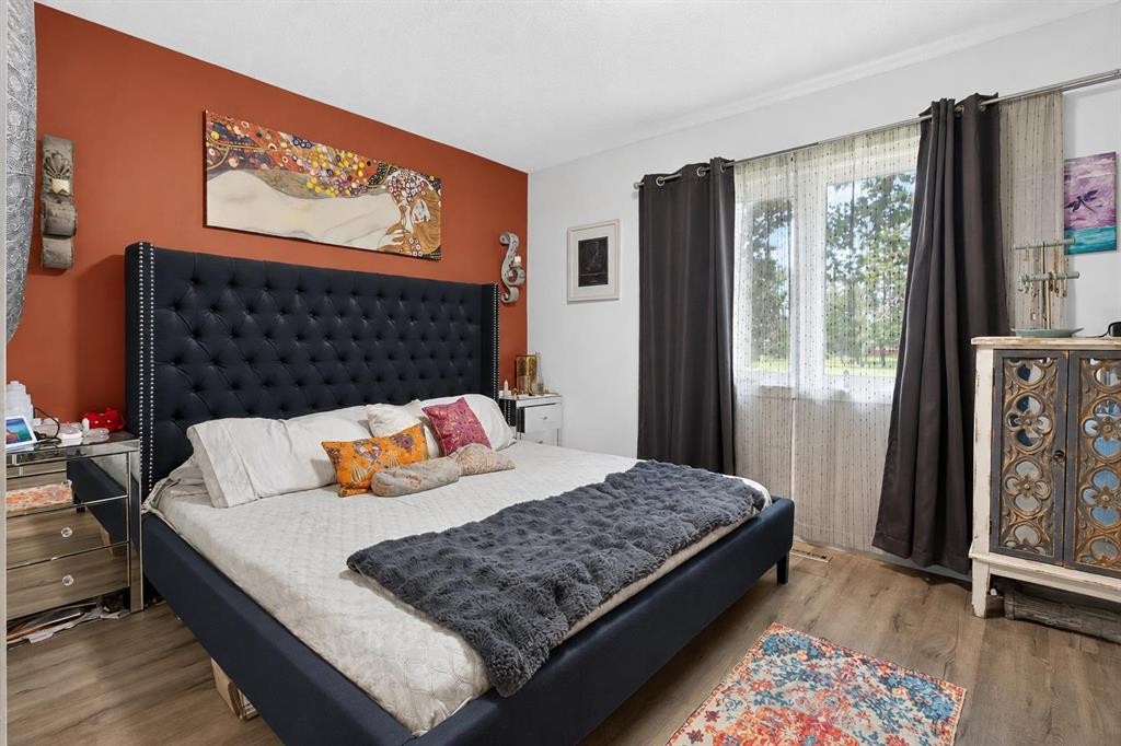 6420 18 Street Se, Calgary, AB - Indoor Photo Showing Bedroom