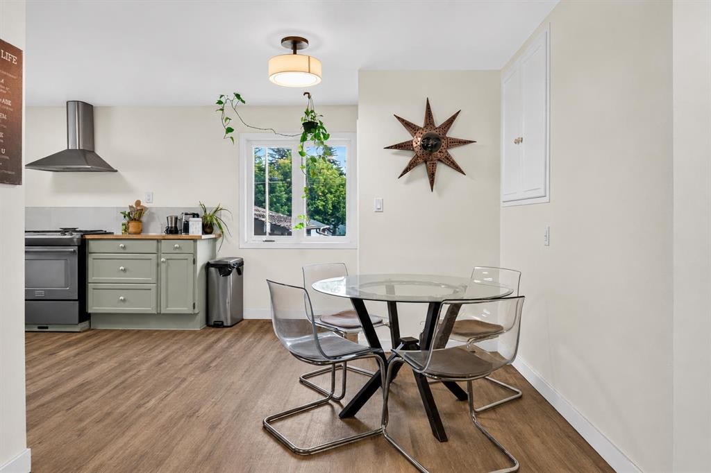 6420 18 Street Se, Calgary, AB - Indoor Photo Showing Dining Room