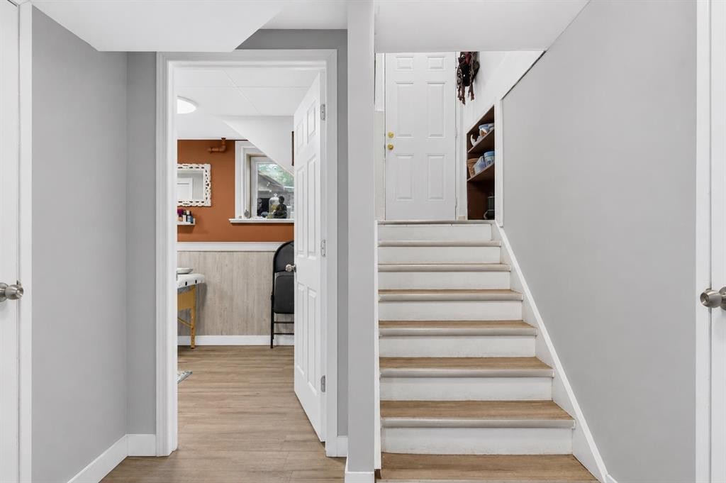 6420 18 Street Se, Calgary, AB - Indoor Photo Showing Other Room