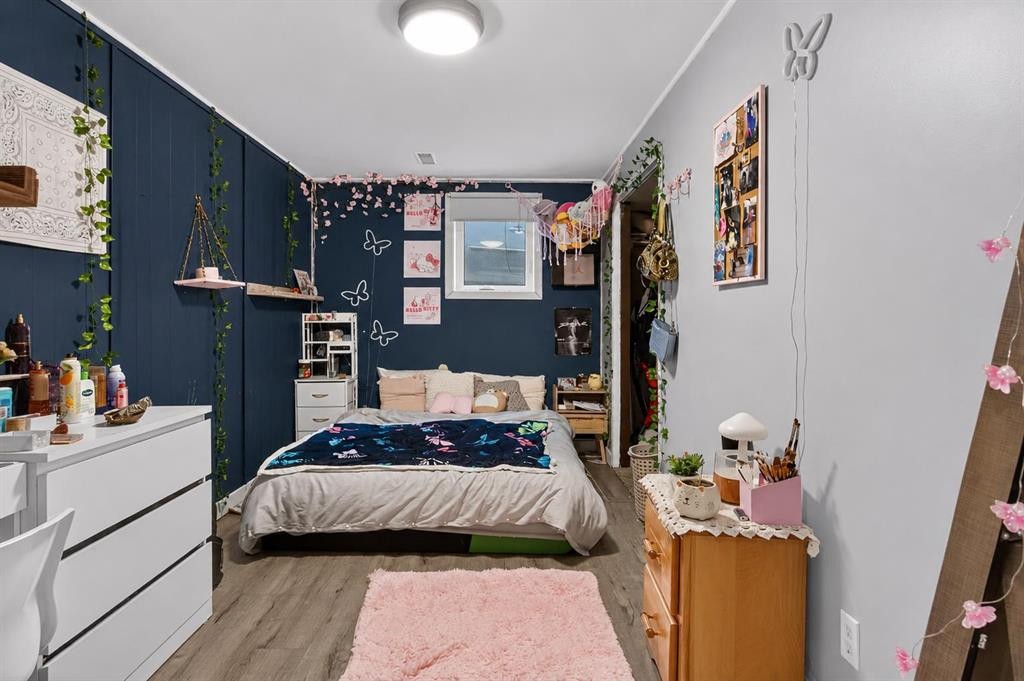 6420 18 Street Se, Calgary, AB - Indoor Photo Showing Bedroom