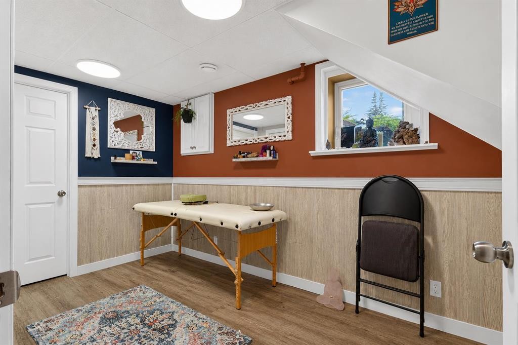 6420 18 Street Se, Calgary, AB - Indoor Photo Showing Other Room