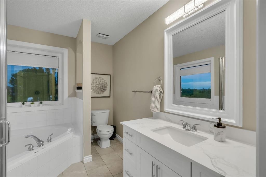 112 Pinto Lane Se, Airdrie, AB - Indoor Photo Showing Bathroom