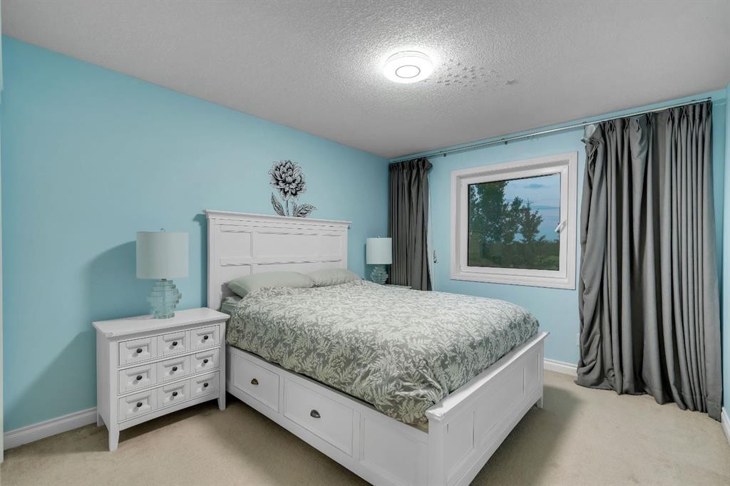 112 Pinto Lane Se, Airdrie, AB - Indoor Photo Showing Bedroom