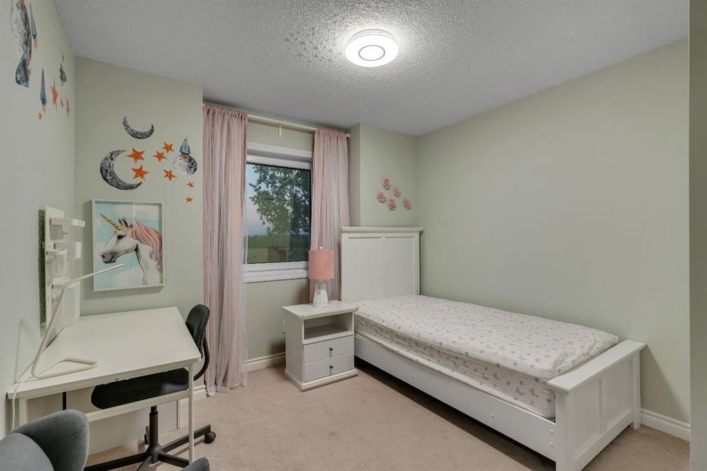 112 Pinto Lane Se, Airdrie, AB - Indoor Photo Showing Bedroom