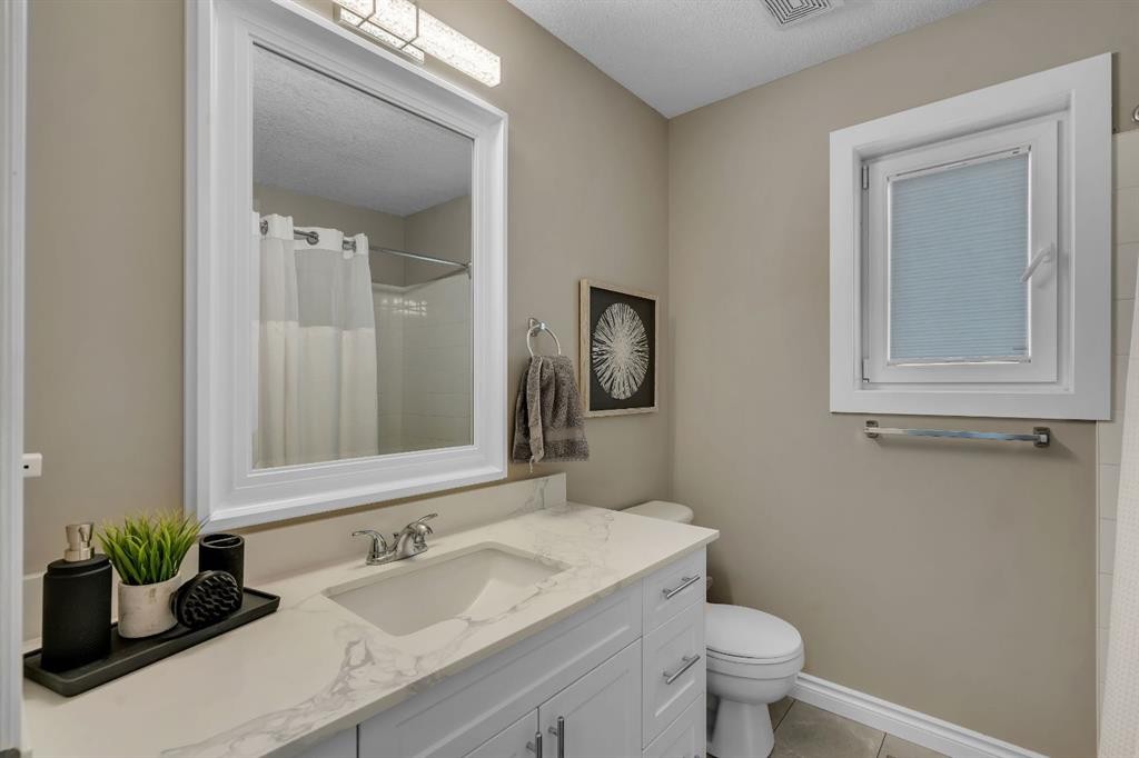 112 Pinto Lane Se, Airdrie, AB - Indoor Photo Showing Bathroom