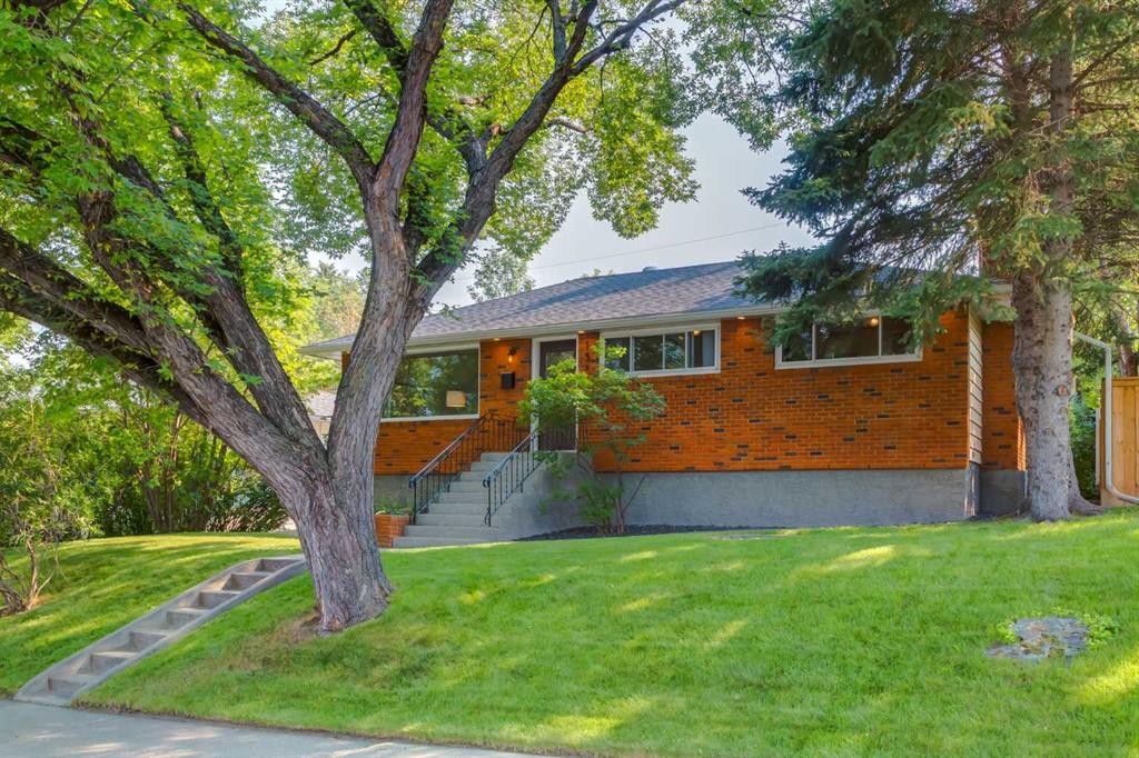 131 Thorncrest Road Nw, Calgary, AB - Outdoor