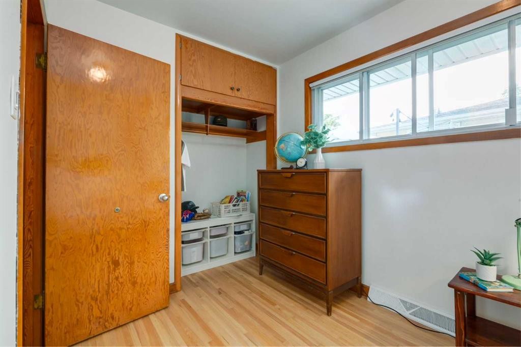 131 Thorncrest Road Nw, Calgary, AB - Indoor