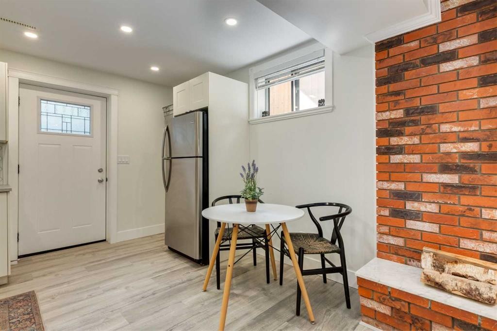131 Thorncrest Road Nw, Calgary, AB - Indoor