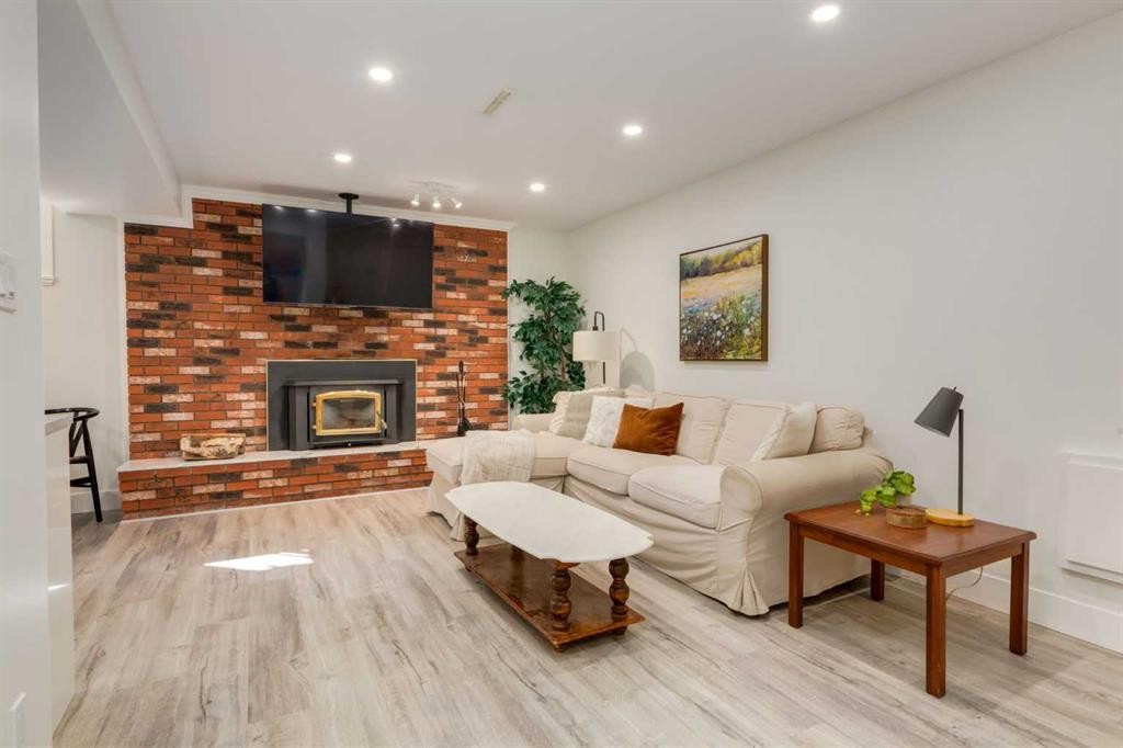 131 Thorncrest Road Nw, Calgary, AB - Indoor Photo Showing Living Room With Fireplace