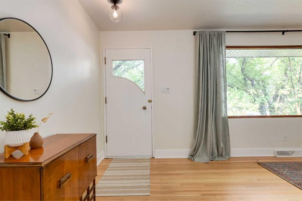 131 Thorncrest Road Nw, Calgary, AB - Indoor Photo Showing Other Room