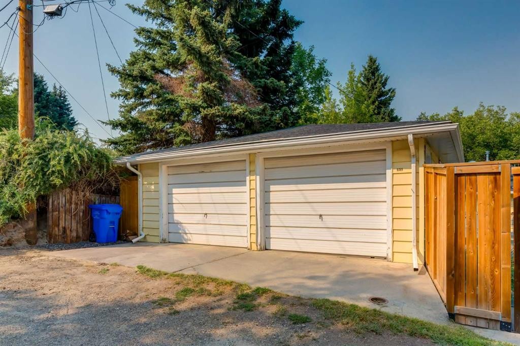 131 Thorncrest Road Nw, Calgary, AB - Outdoor With Exterior