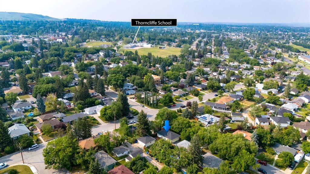 131 Thorncrest Road Nw, Calgary, AB - Outdoor With View