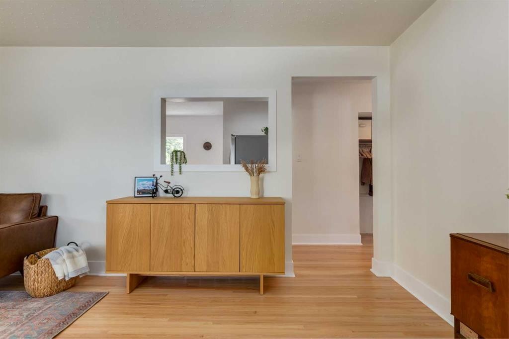 131 Thorncrest Road Nw, Calgary, AB - Indoor