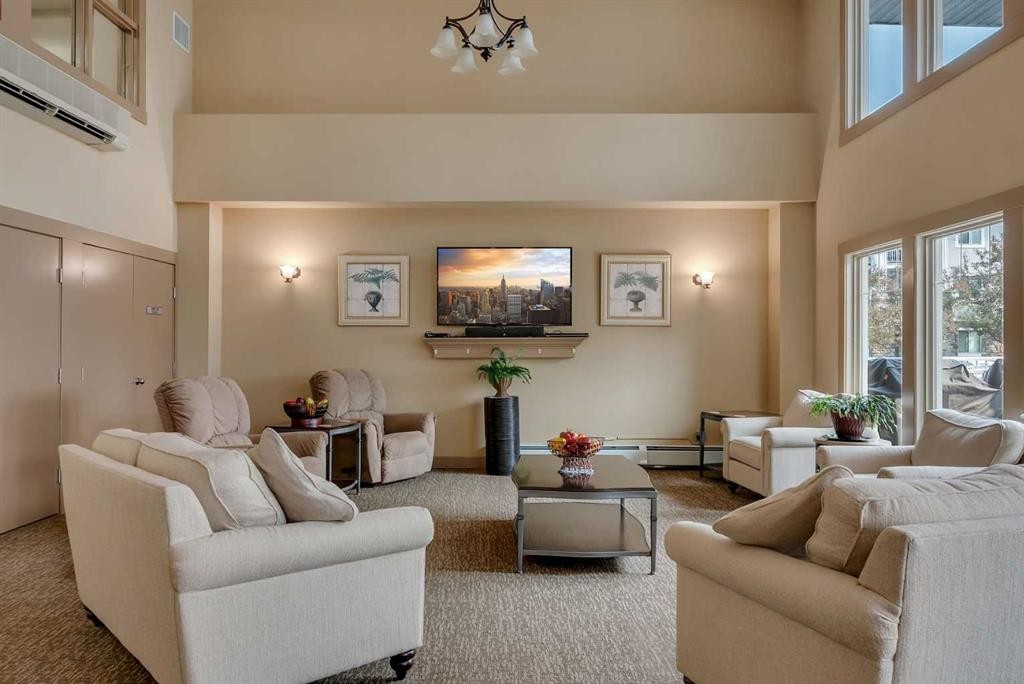 116-428 Chaparral Ravine View Se, Calgary, AB - Indoor Photo Showing Living Room