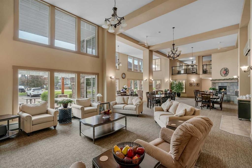 116-428 Chaparral Ravine View Se, Calgary, AB - Indoor Photo Showing Living Room