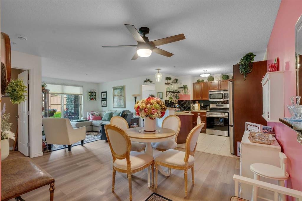 116-428 Chaparral Ravine View Se, Calgary, AB - Indoor Photo Showing Dining Room