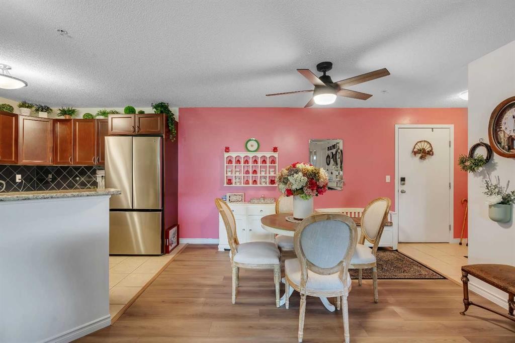 116-428 Chaparral Ravine View Se, Calgary, AB - Indoor Photo Showing Dining Room