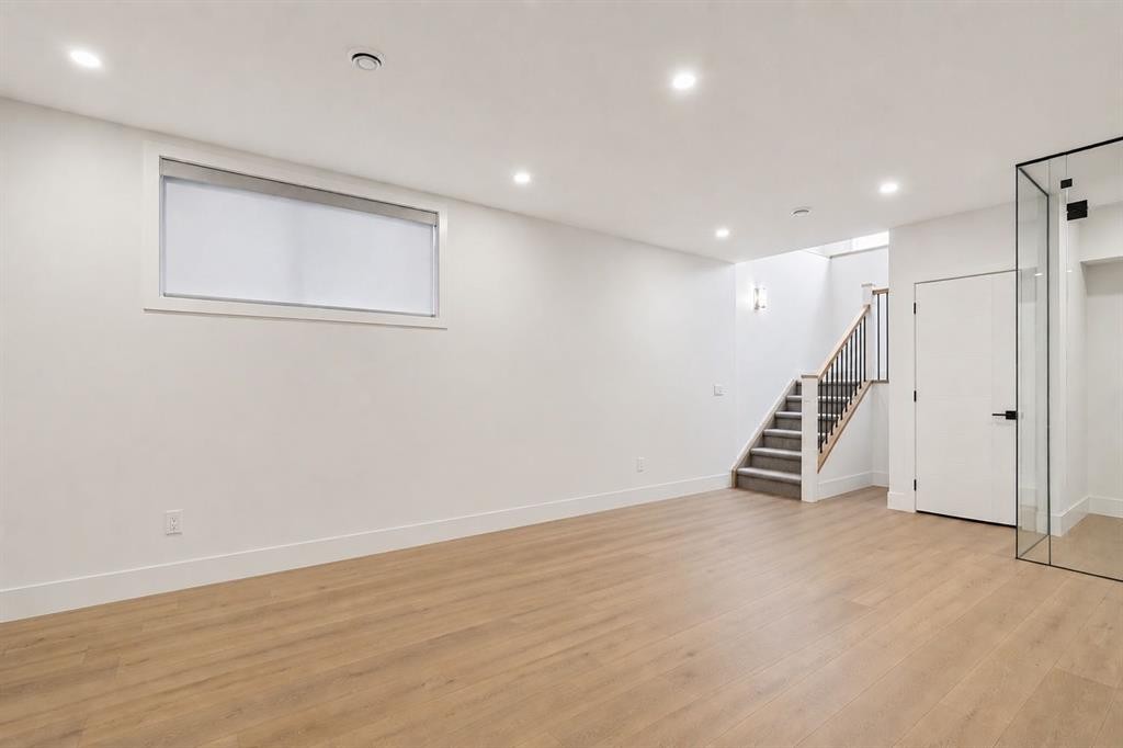 4407 17 Street Sw, Calgary, AB - Indoor Photo Showing Other Room