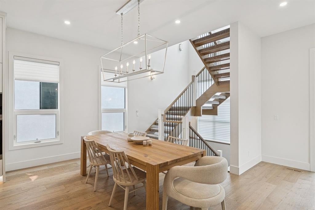 4407 17 Street Sw, Calgary, AB - Indoor Photo Showing Dining Room