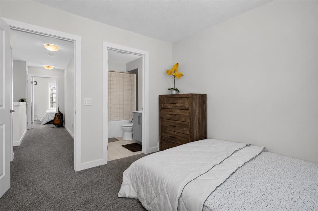 20 Evanscrest Park Nw, Calgary, AB - Indoor Photo Showing Bedroom
