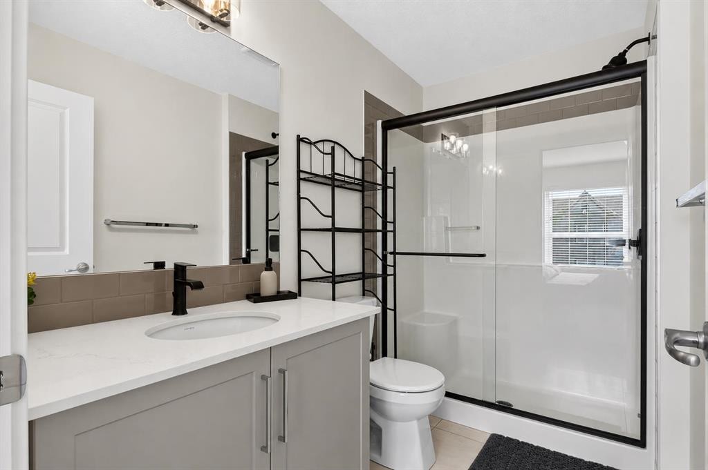 20 Evanscrest Park Nw, Calgary, AB - Indoor Photo Showing Bathroom