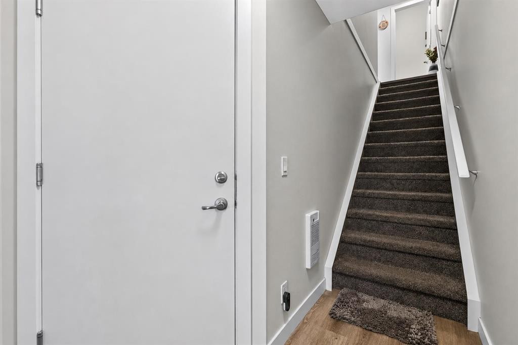 20 Evanscrest Park Nw, Calgary, AB - Indoor Photo Showing Other Room
