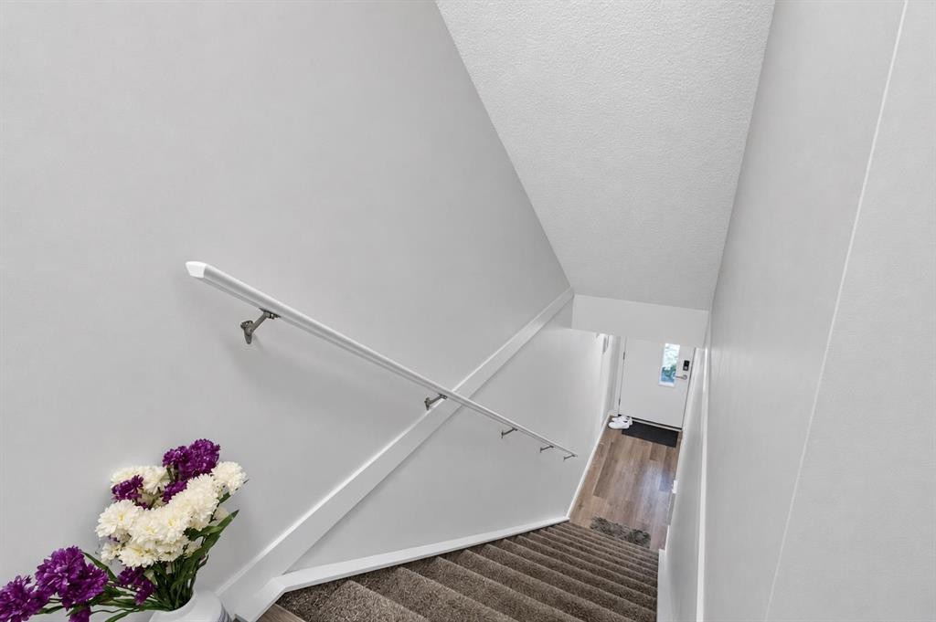 20 Evanscrest Park Nw, Calgary, AB - Indoor Photo Showing Other Room