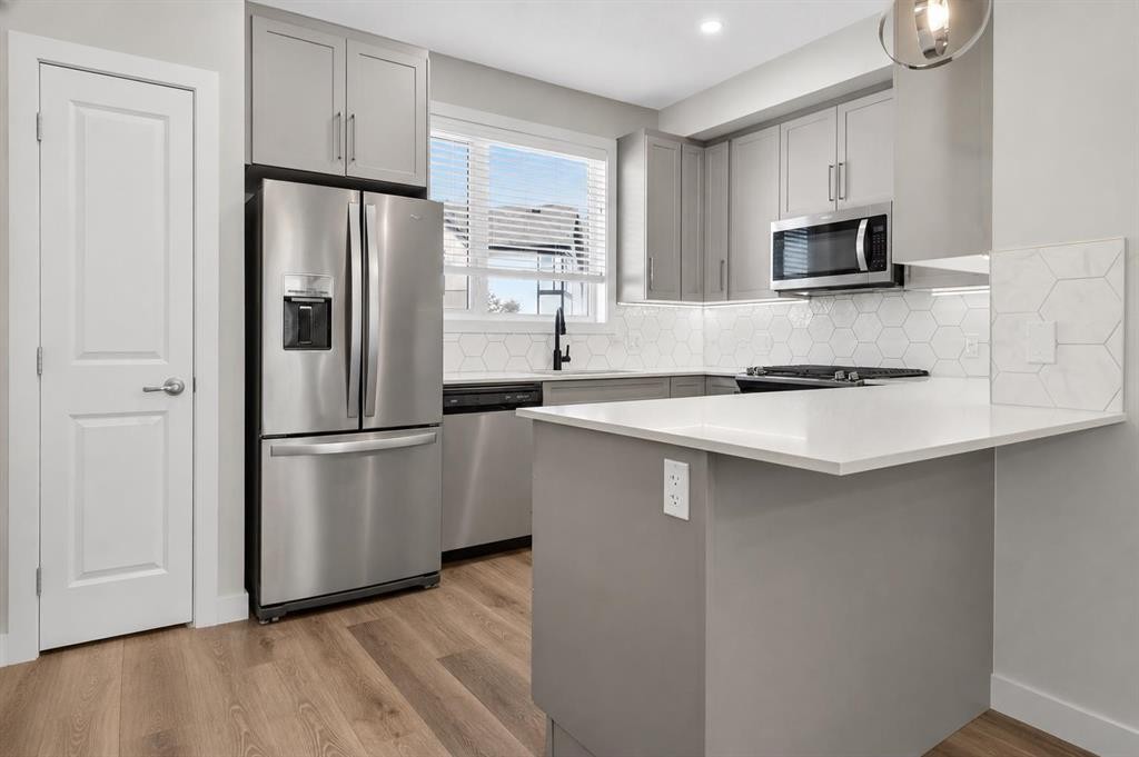 20 Evanscrest Park Nw, Calgary, AB - Indoor Photo Showing Kitchen With Upgraded Kitchen