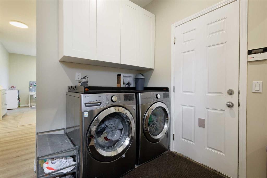 92 Cranleigh Close Se, Calgary, AB - Indoor Photo Showing Laundry Room