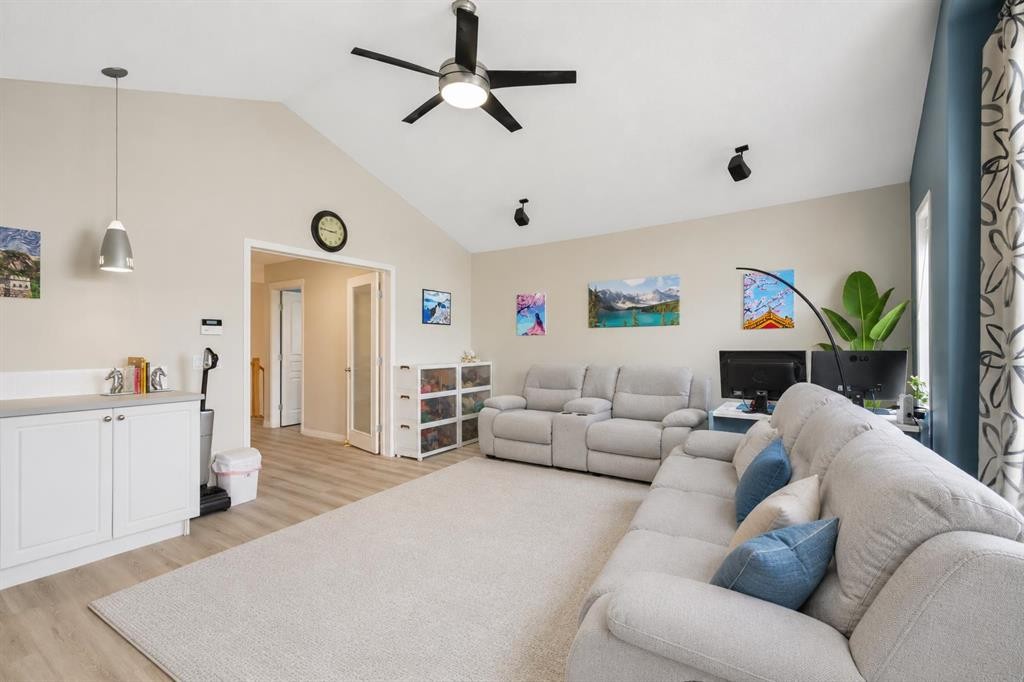 92 Cranleigh Close Se, Calgary, AB - Indoor Photo Showing Other Room