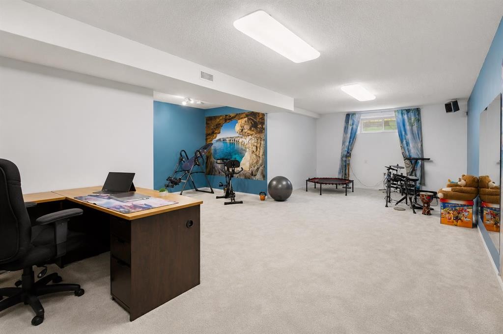 92 Cranleigh Close Se, Calgary, AB - Indoor Photo Showing Office