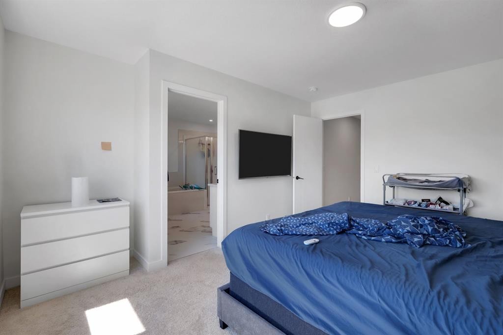 423 Legacy Circle Se, Calgary, AB - Indoor Photo Showing Bedroom