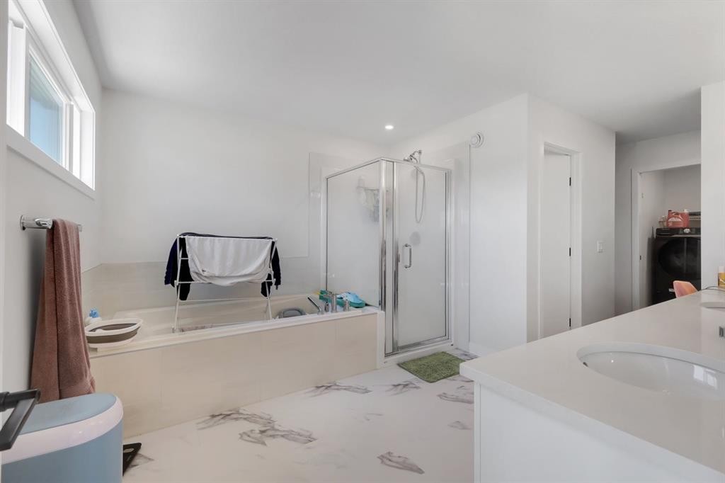 423 Legacy Circle Se, Calgary, AB - Indoor Photo Showing Bathroom