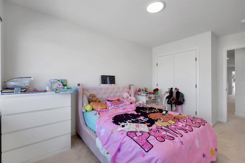 423 Legacy Circle Se, Calgary, AB - Indoor Photo Showing Bedroom