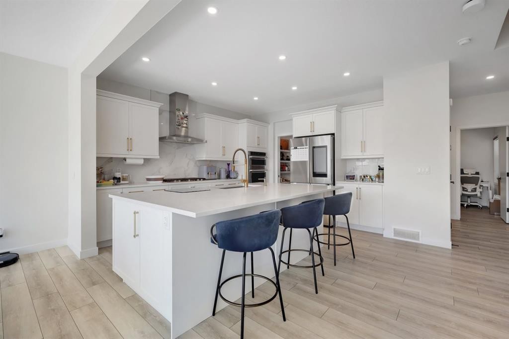 423 Legacy Circle Se, Calgary, AB - Indoor Photo Showing Kitchen With Upgraded Kitchen