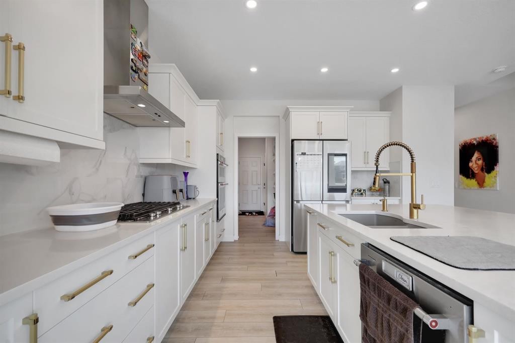 423 Legacy Circle Se, Calgary, AB - Indoor Photo Showing Kitchen With Upgraded Kitchen