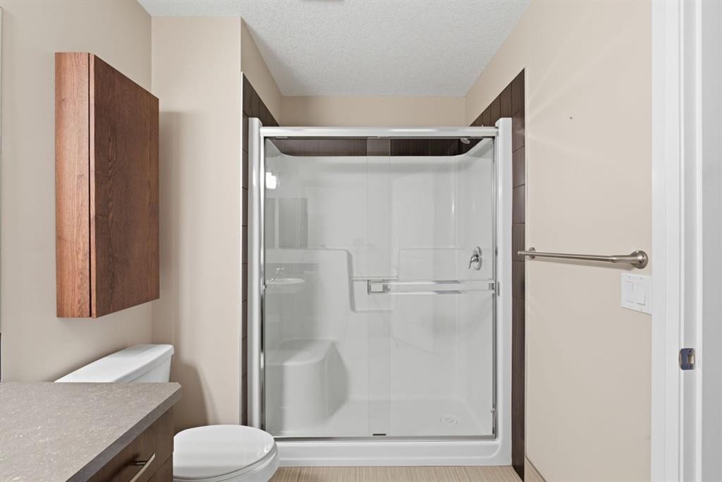 2208-15 Sunset Square, Cochrane, AB - Indoor Photo Showing Bathroom