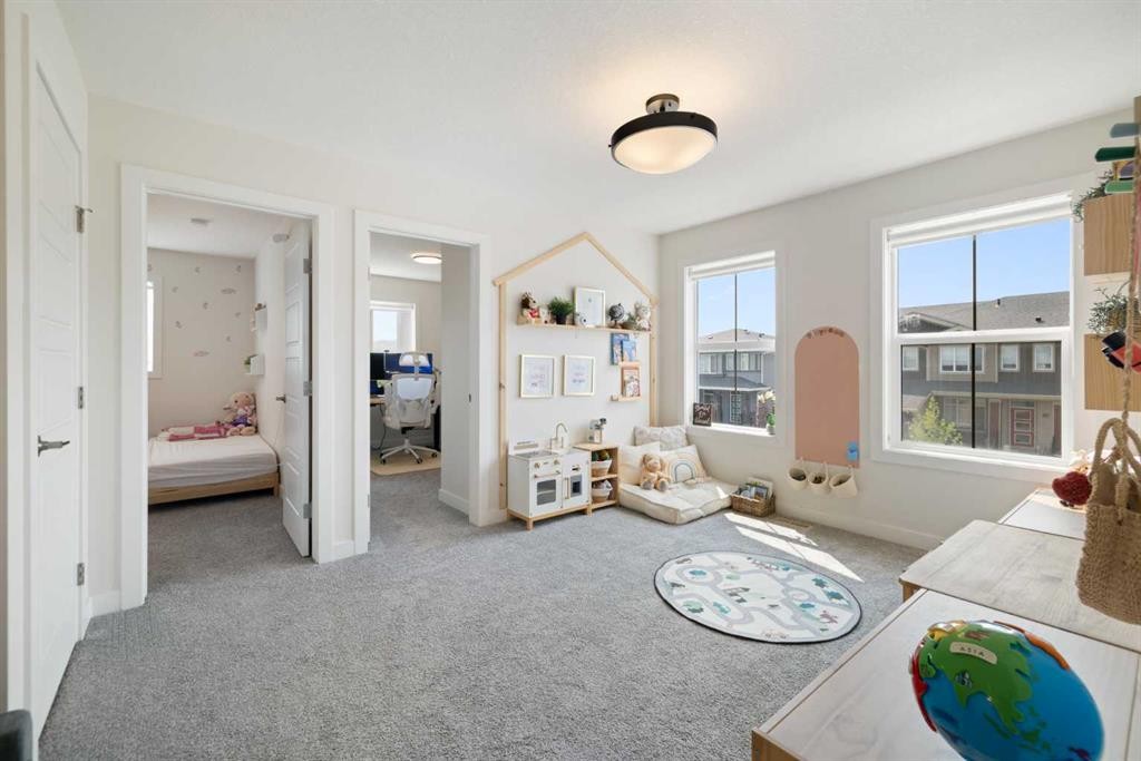 4 Mill Road, Cochrane, AB - Indoor