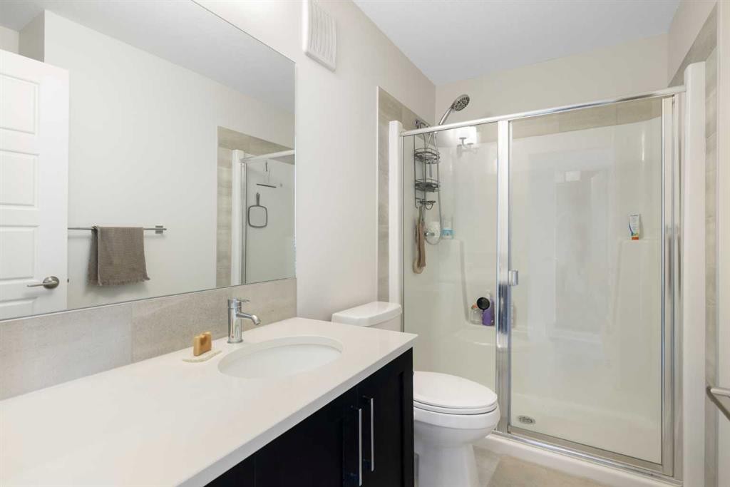 4 Mill Road, Cochrane, AB - Indoor Photo Showing Bathroom