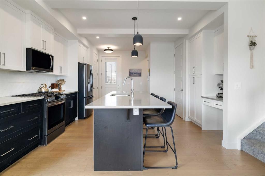4 Mill Road, Cochrane, AB - Indoor Photo Showing Dining Room