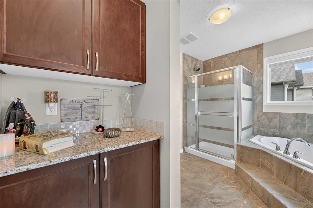 131 Cranarch Crescent Se, Calgary, AB - Indoor Photo Showing Bathroom