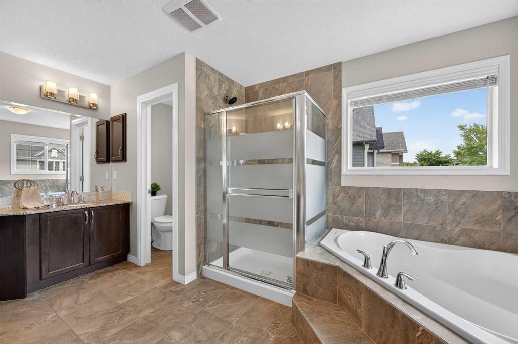 131 Cranarch Crescent Se, Calgary, AB - Indoor Photo Showing Bathroom