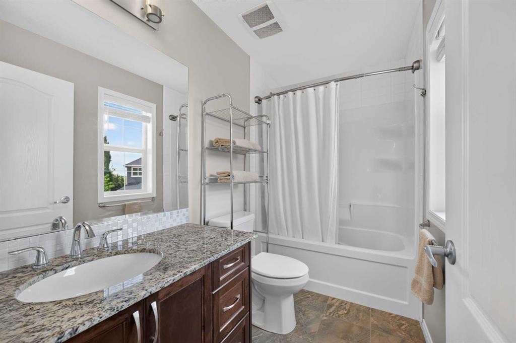 131 Cranarch Crescent Se, Calgary, AB - Indoor Photo Showing Bathroom