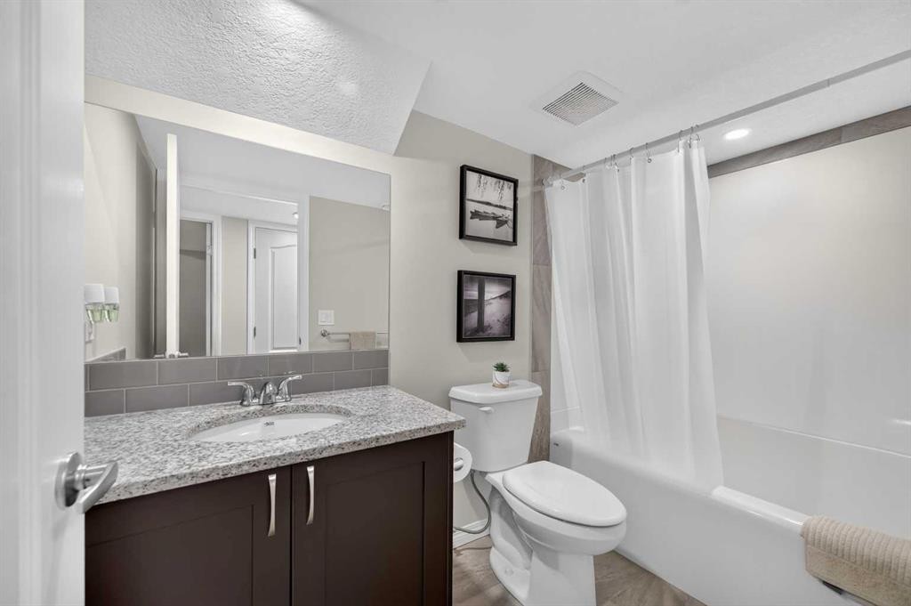 131 Cranarch Crescent Se, Calgary, AB - Indoor Photo Showing Bathroom