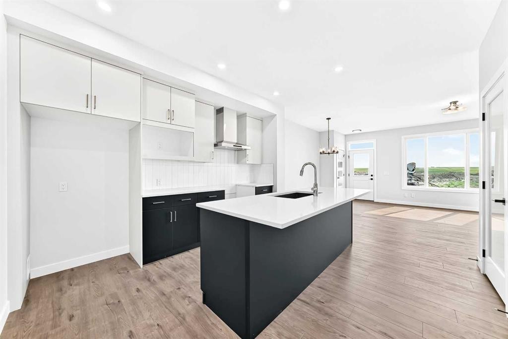 186 Lanark Gate Se, Airdrie, AB - Indoor Photo Showing Kitchen With Upgraded Kitchen