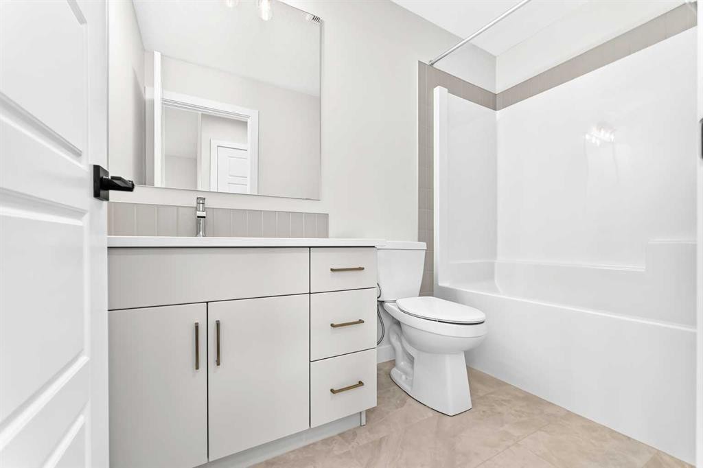 186 Lanark Gate Se, Airdrie, AB - Indoor Photo Showing Bathroom