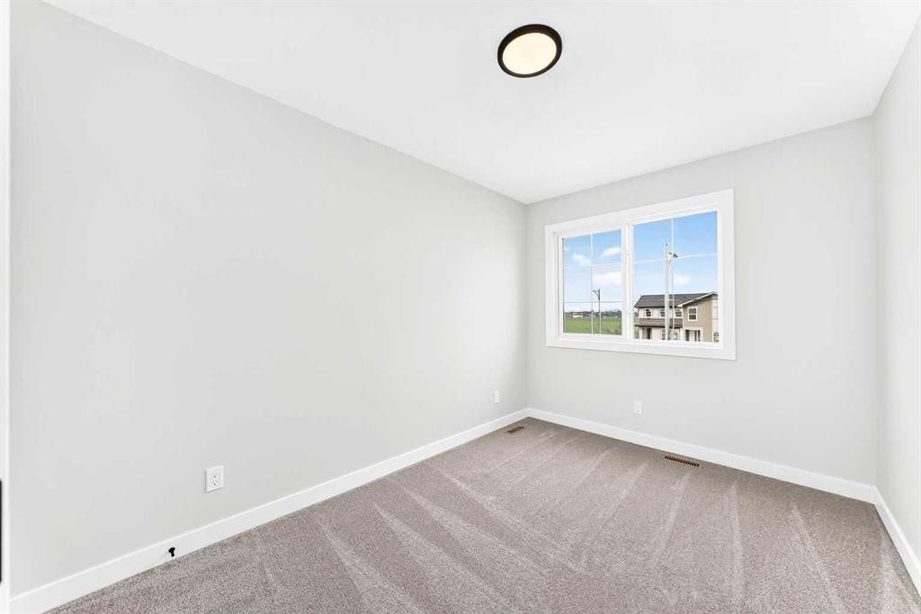 186 Lanark Gate Se, Airdrie, AB - Indoor Photo Showing Other Room