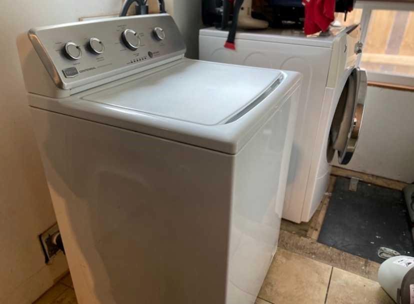 5123 19 Avenue Nw, Calgary, AB - Indoor Photo Showing Laundry Room