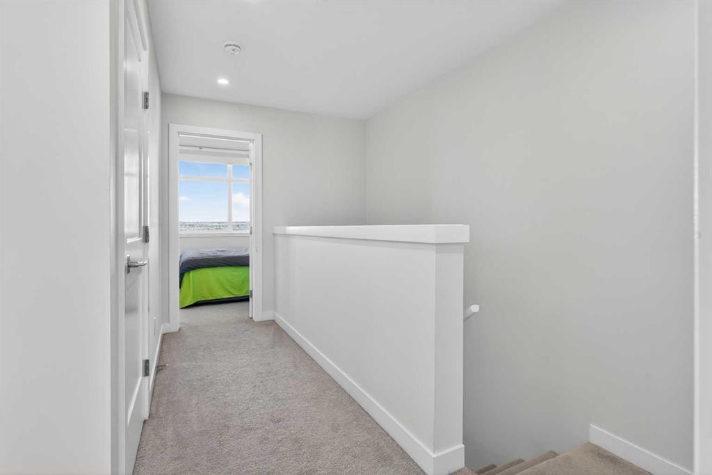 116 Crestridge Common Sw, Calgary, AB - Indoor Photo Showing Other Room